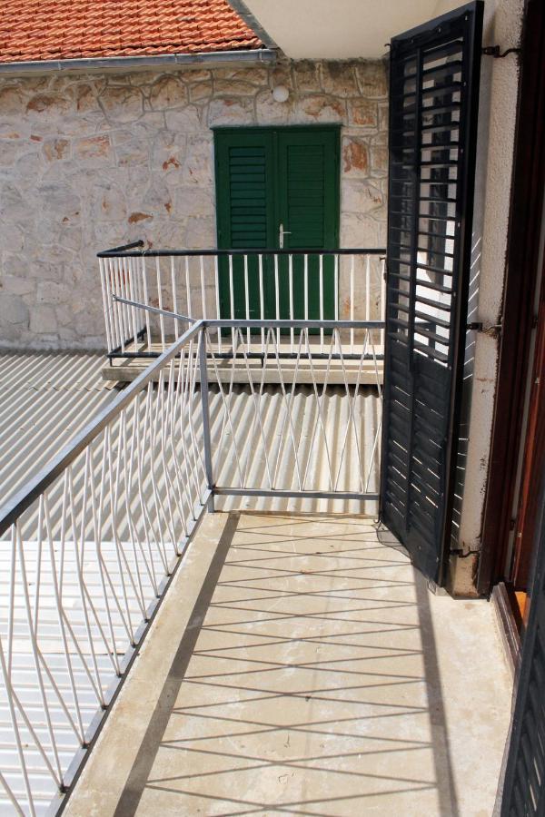 ילסה Apartments And Rooms With Parking Space Zavala, Hvar - 128 מראה חיצוני תמונה