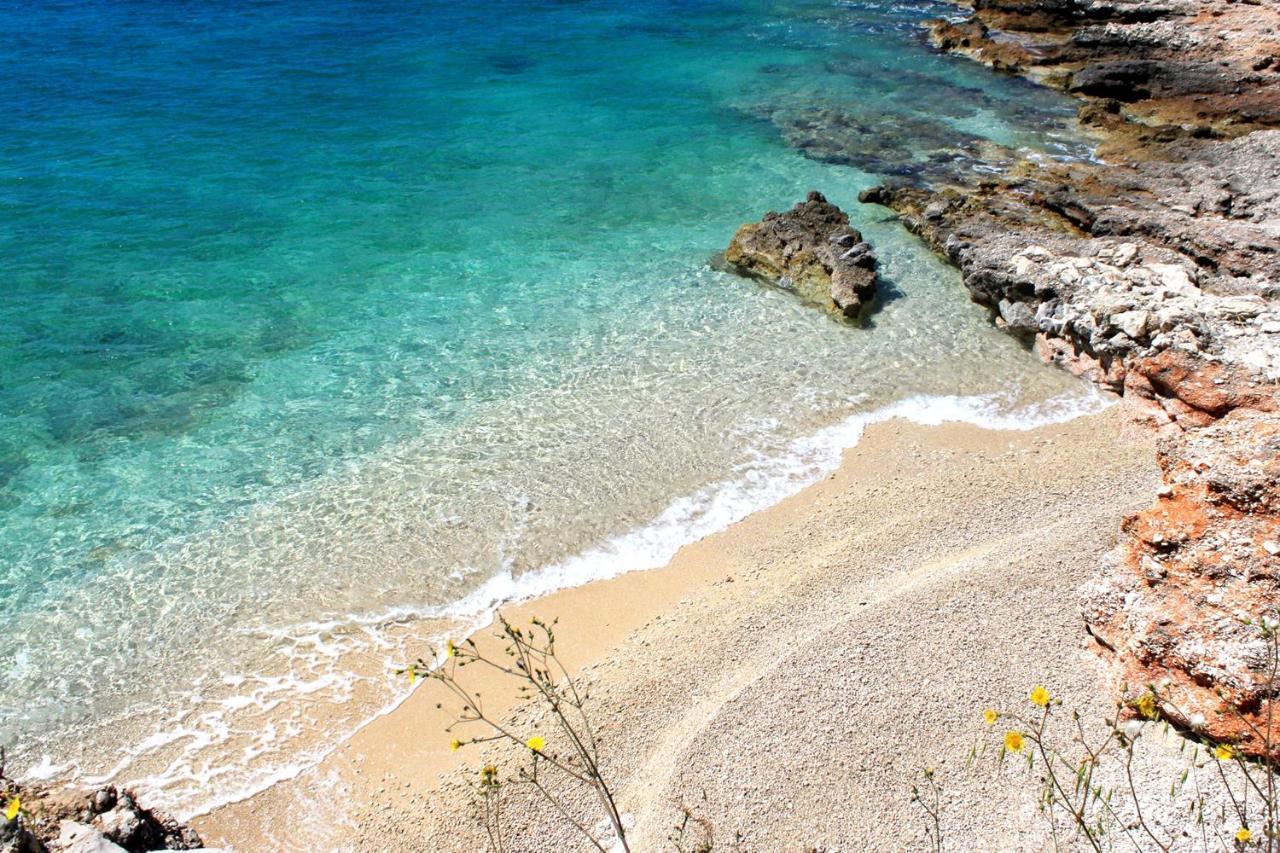 ילסה Apartments And Rooms With Parking Space Zavala, Hvar - 128 מראה חיצוני תמונה