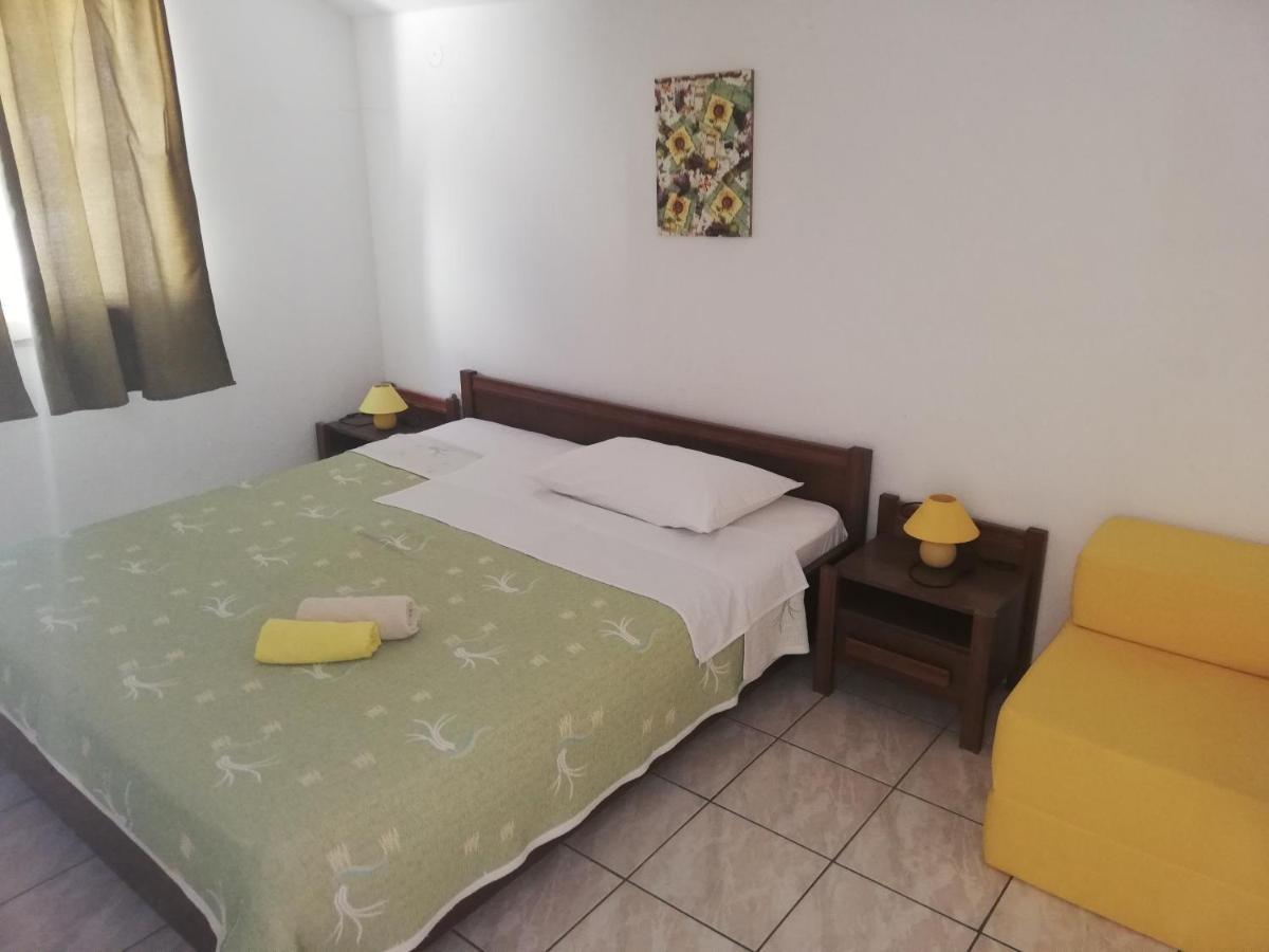 ילסה Apartments And Rooms With Parking Space Zavala, Hvar - 128 מראה חיצוני תמונה